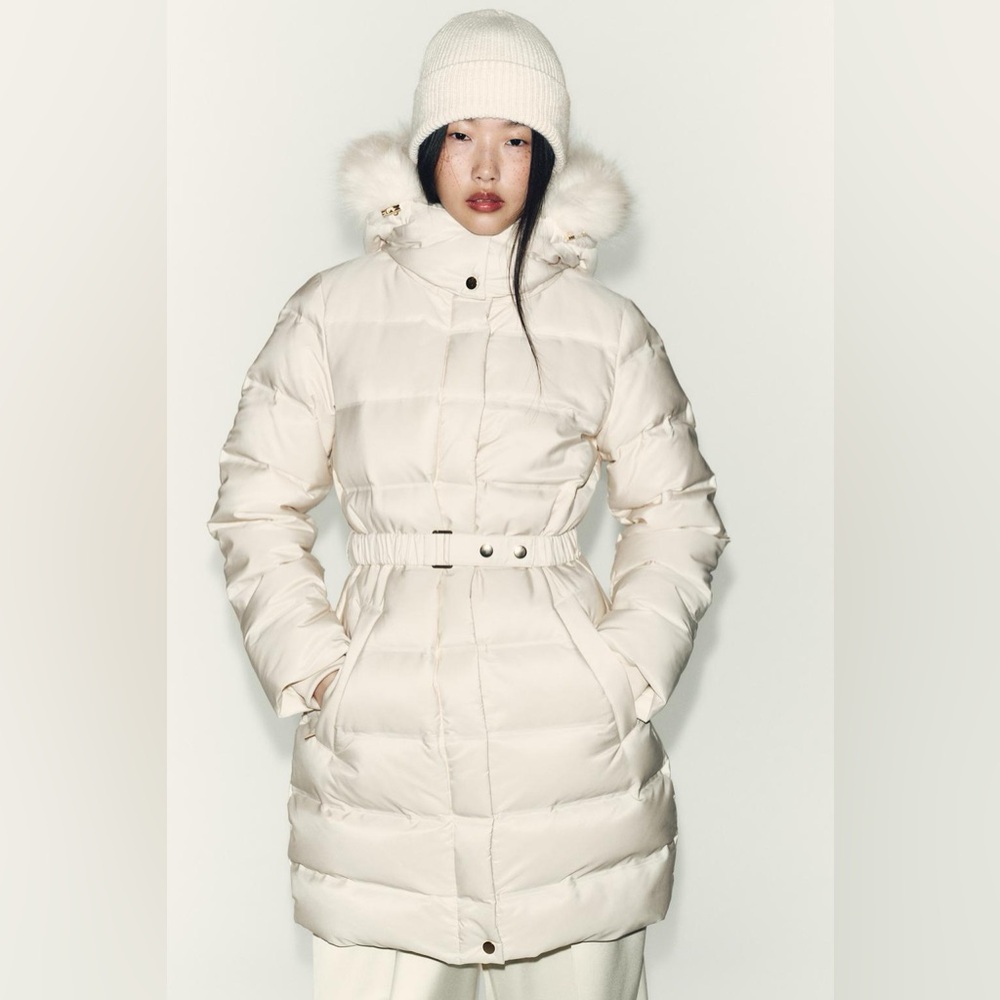 60% DOWN 40% FEATHER WATER REPELLENT
WINDPROOF PUFFER ANORAK WITH HOODIE ECRU
